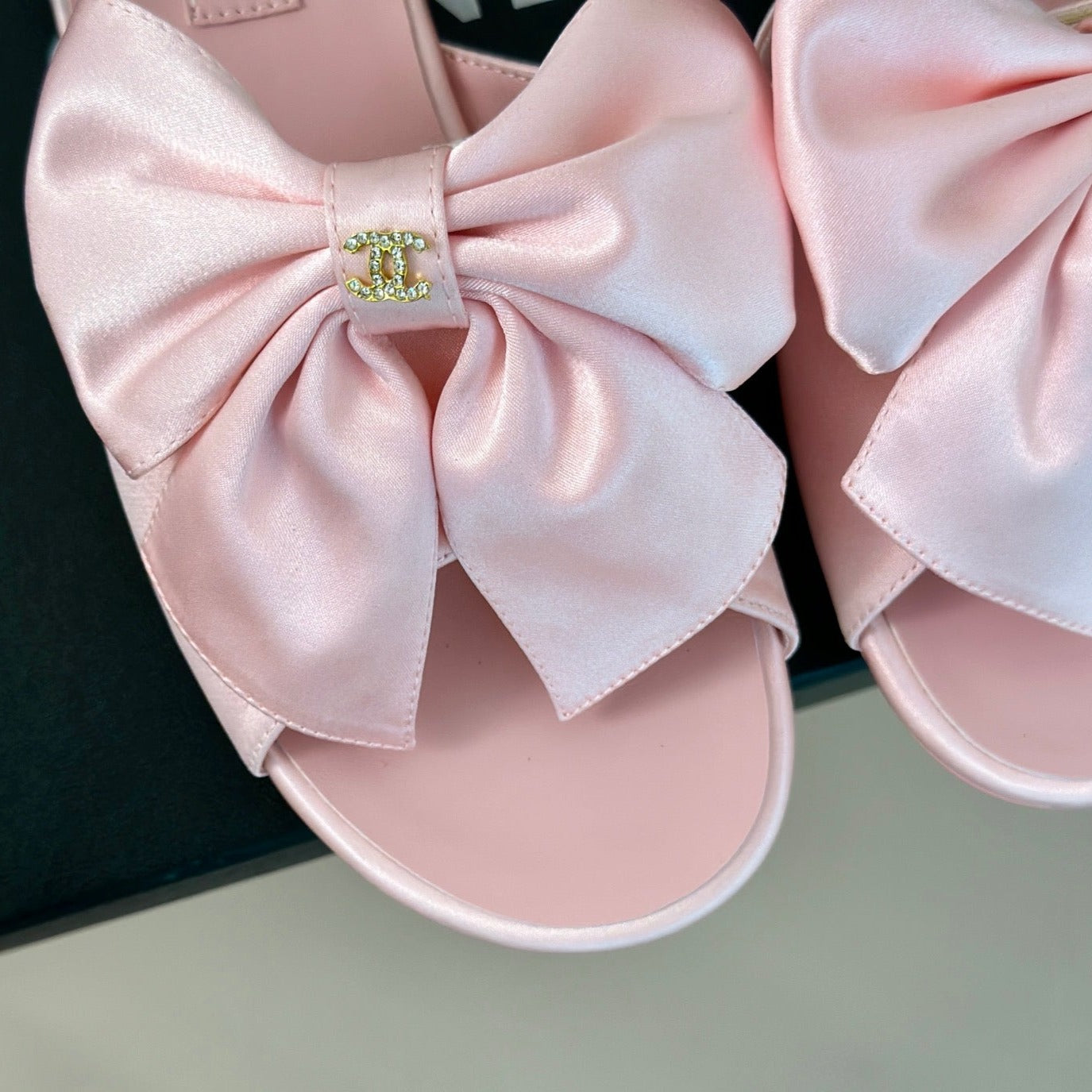 CHANEL Double  big bow flat sandals Sheepskin Light Pink