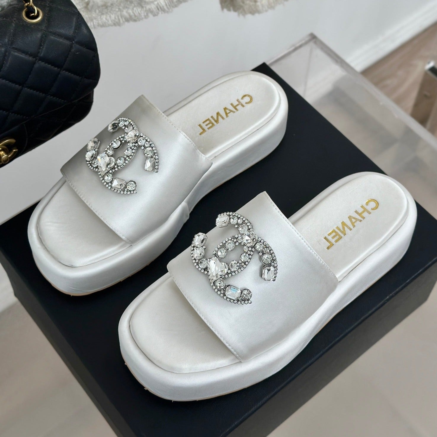 CHANEL SLIPPERS THICK SOLE IN WHITE SATIN