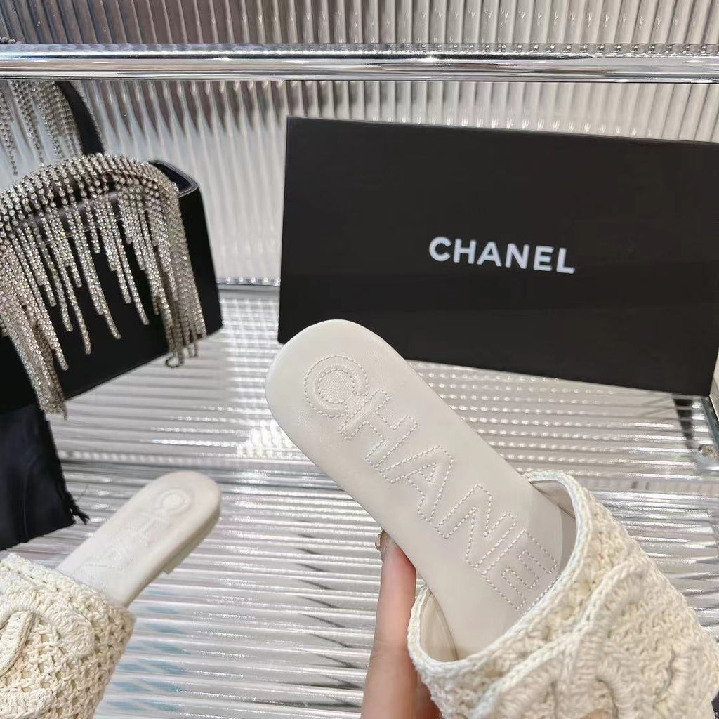 CHANEL SLIPPERS WHITE SHEEPSKIN