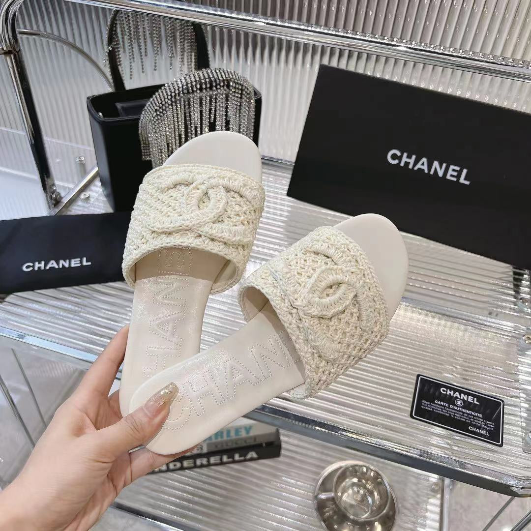 CHANEL SLIPPERS WHITE SHEEPSKIN