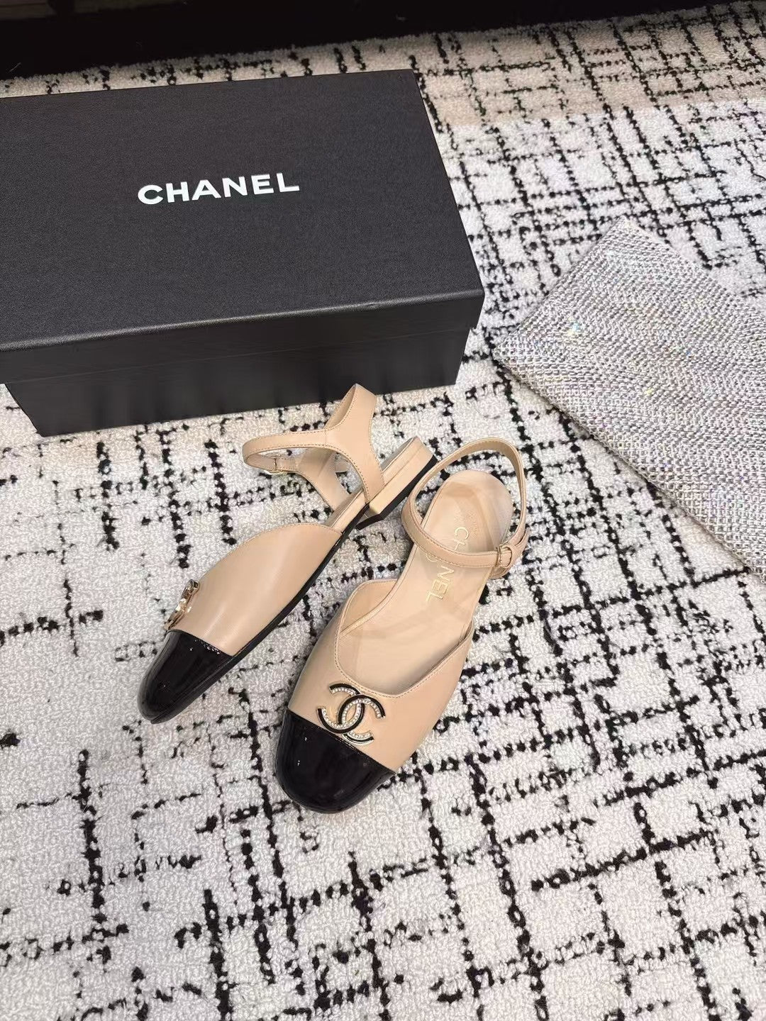CHANEL FLAT SLINGBACKS IN MACAROON BEIGE MIX BLACK CALFSKIN