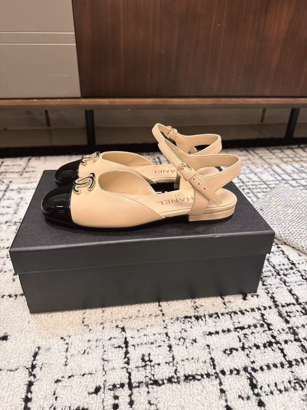 CHANEL FLAT SLINGBACKS IN MACAROON BEIGE MIX BLACK CALFSKIN