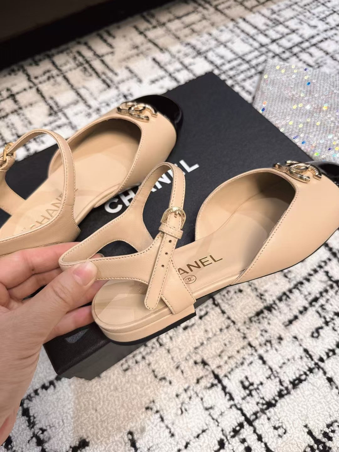 CHANEL FLAT SLINGBACKS IN MACAROON BEIGE MIX BLACK CALFSKIN