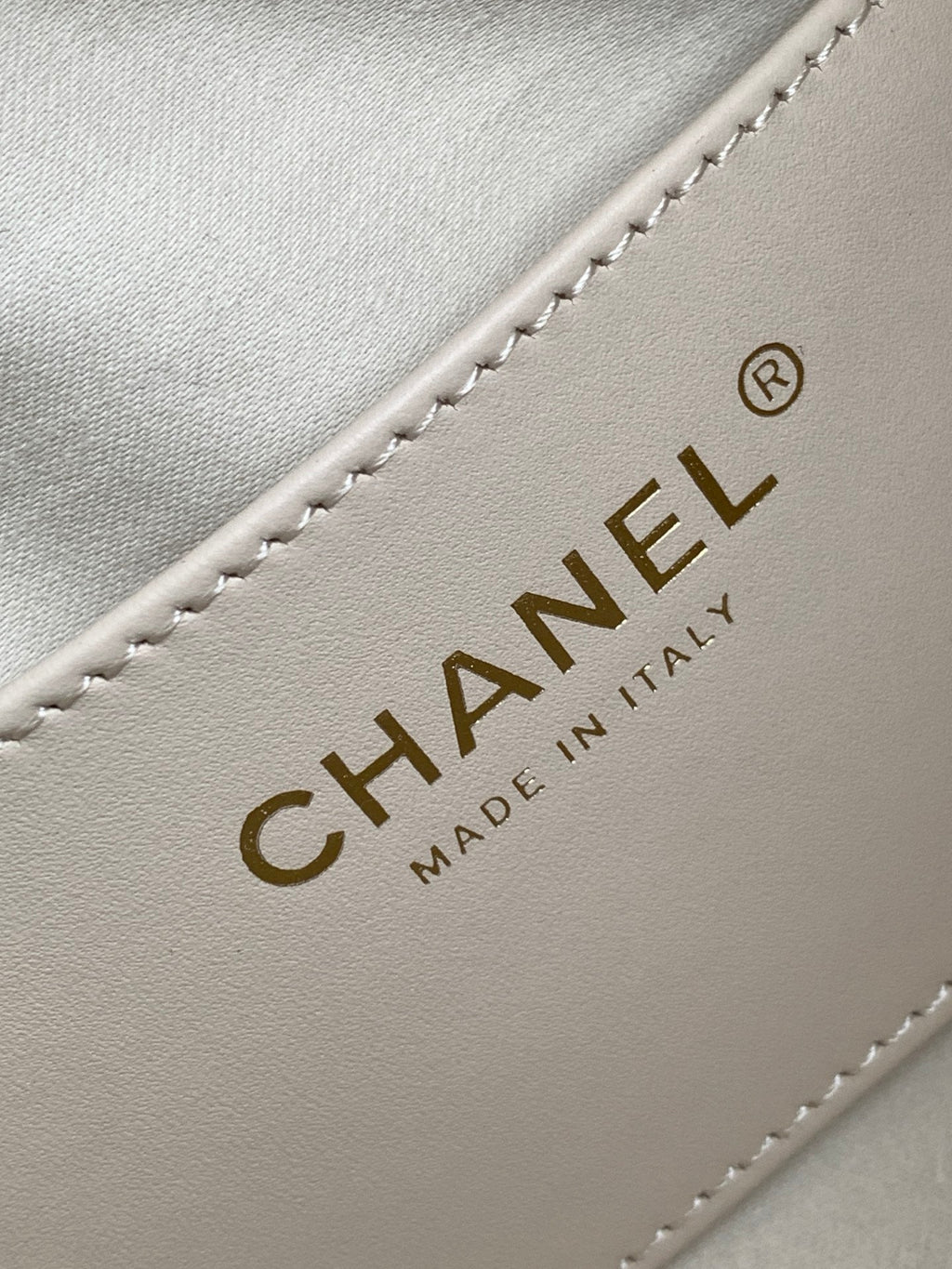 CHANEL 25S HOBO BAG 22 IN LIGHT BEIGE CAVIAR LEATHER WITH GOLD HARDWARE