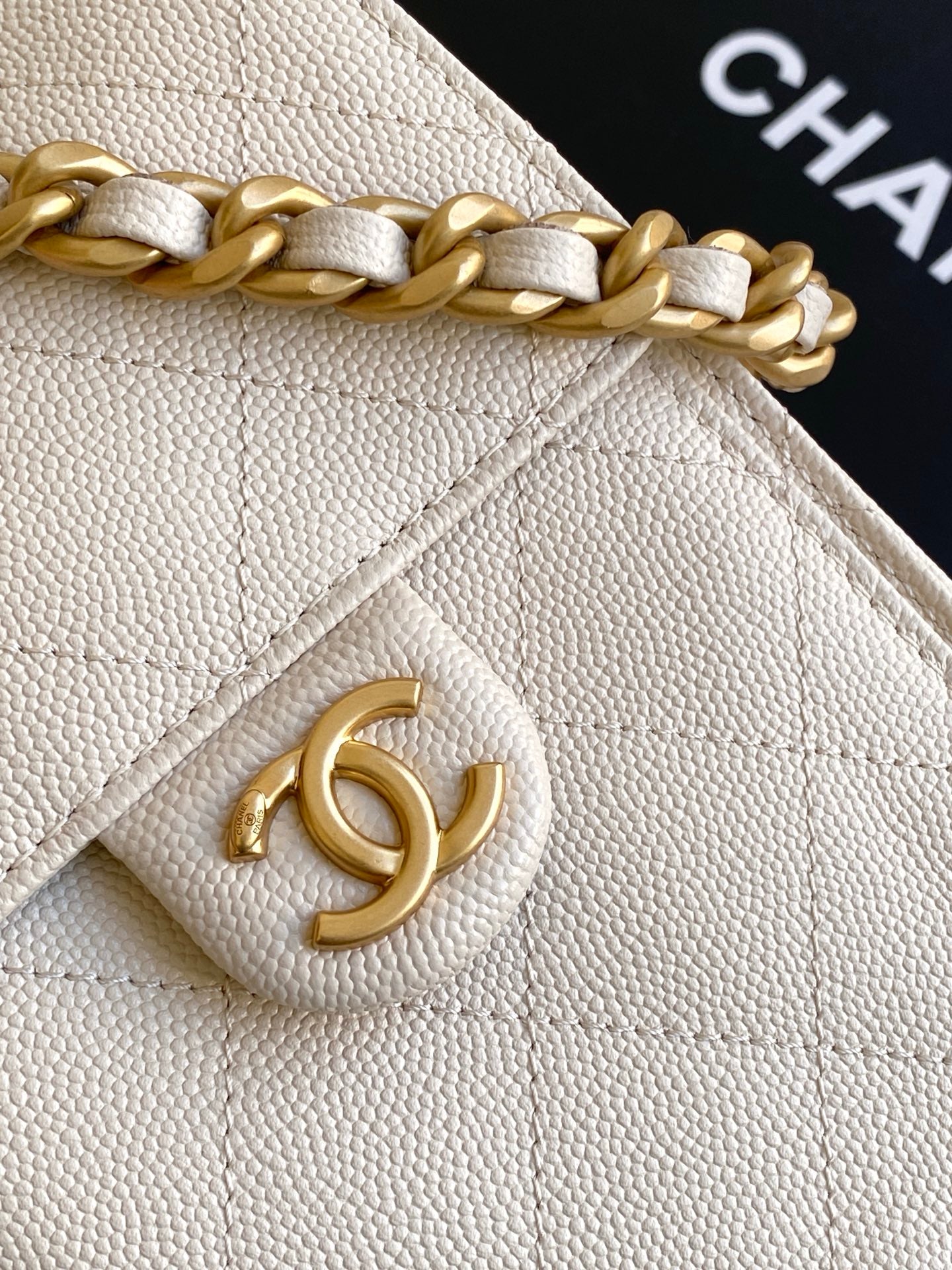 CHANEL 25S HOBO BAG 30 IN LIGHT BEIGE CAVIAR LEATHER WITH GOLD HARDWARE