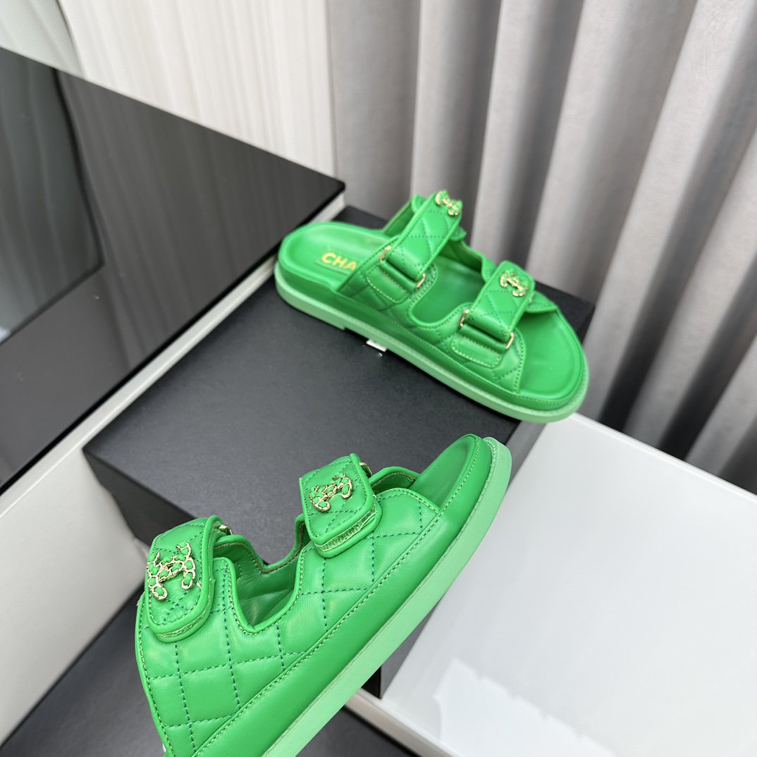 CHANEL dad sandals greean lambskin mules