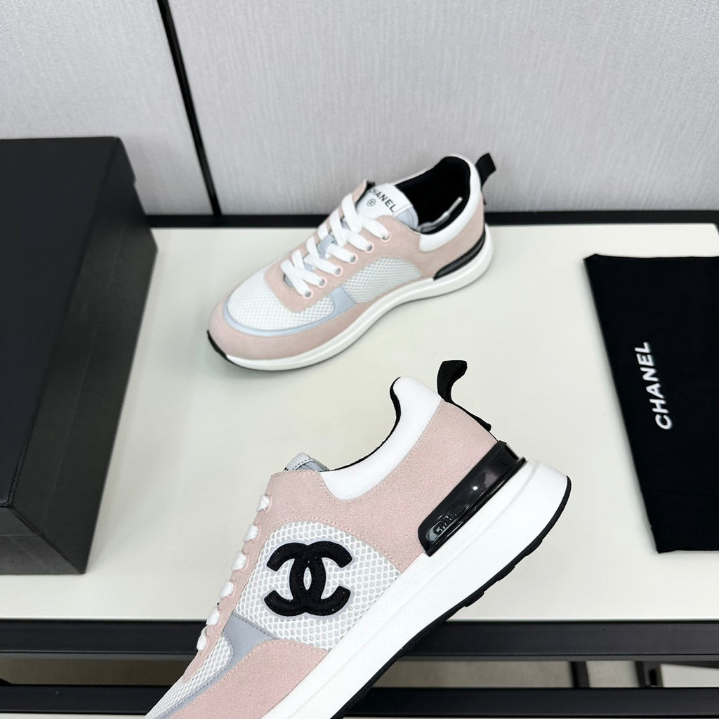 CHANEL SNEAKER IN LIGHT PINK SUEDE AND WHITE BREATHABLE MESH