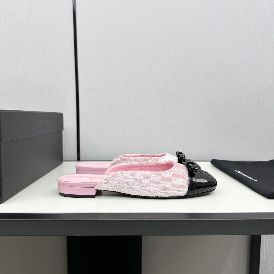 CHANEL BOW MULE IN LIGHT PINK FABRIC AND BLACK CALFSKIN