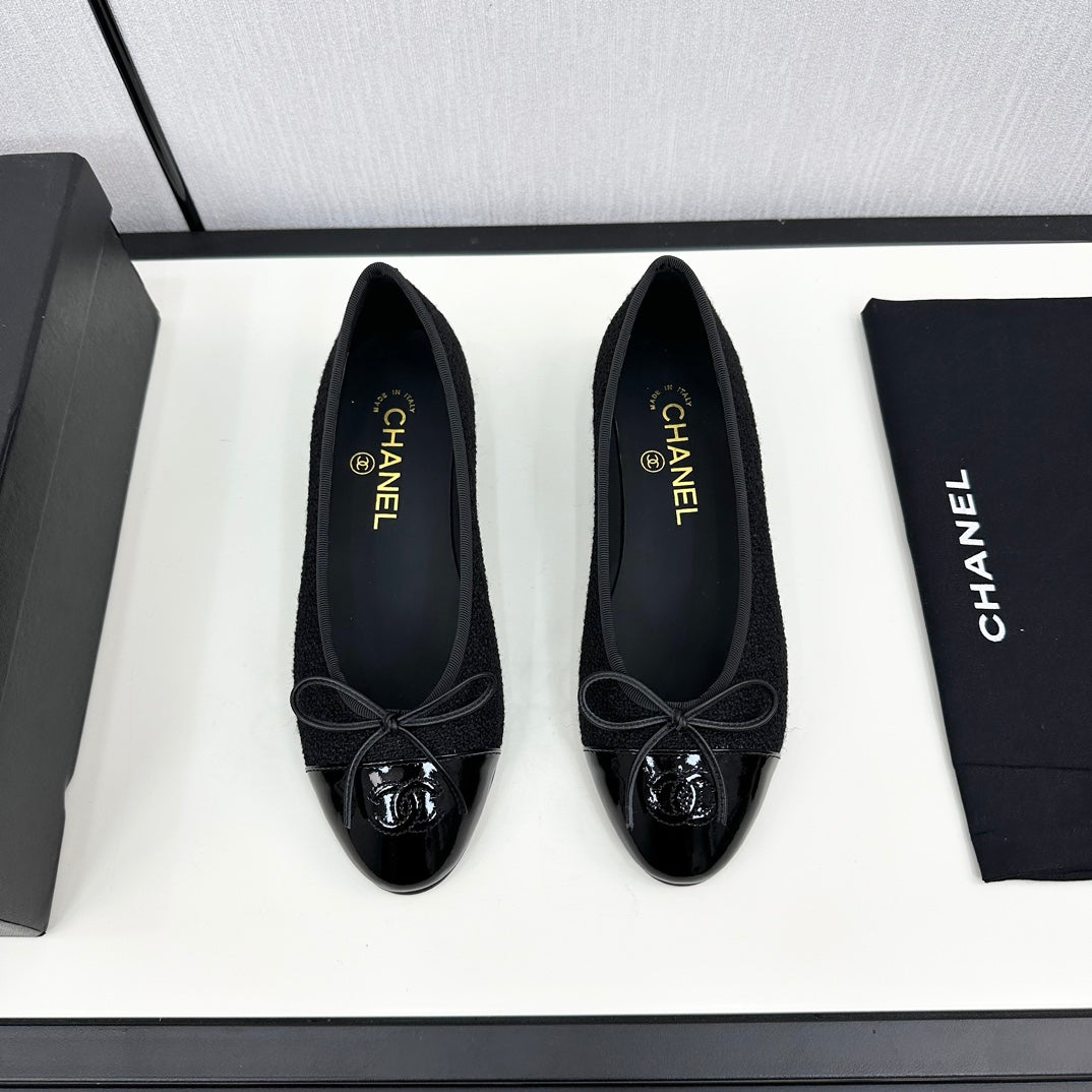 CHANEL BALLET FLATS IN BLACK TWEED AND CALFSKIN