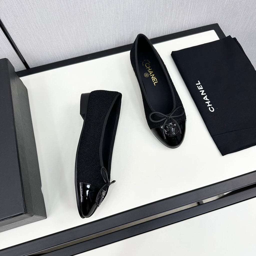 CHANEL BALLET FLATS IN BLACK TWEED AND CALFSKIN