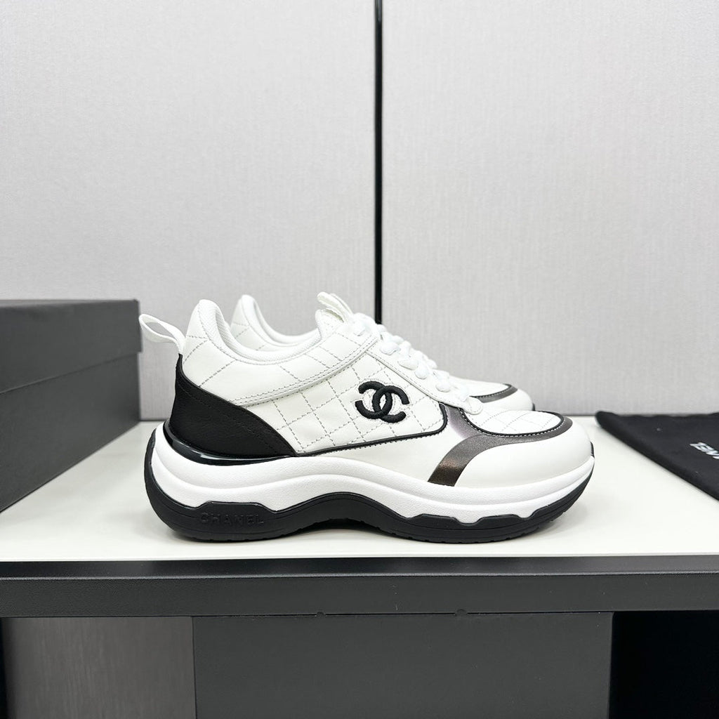 CHANEL SNEAKER IN WHITE MIX BLACK EMBROIDERED LAMBSKIN