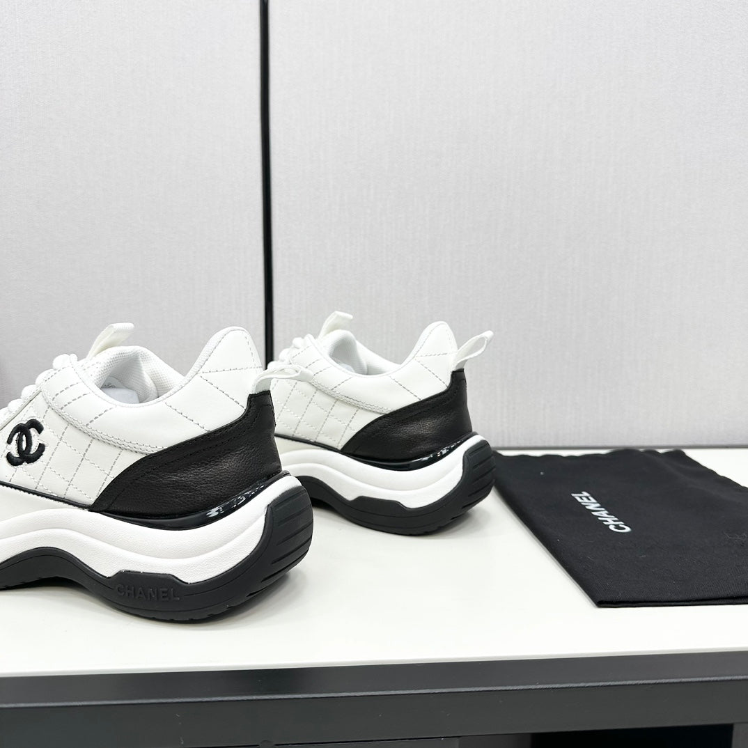 CHANEL SNEAKER IN WHITE MIX BLACK EMBROIDERED LAMBSKIN