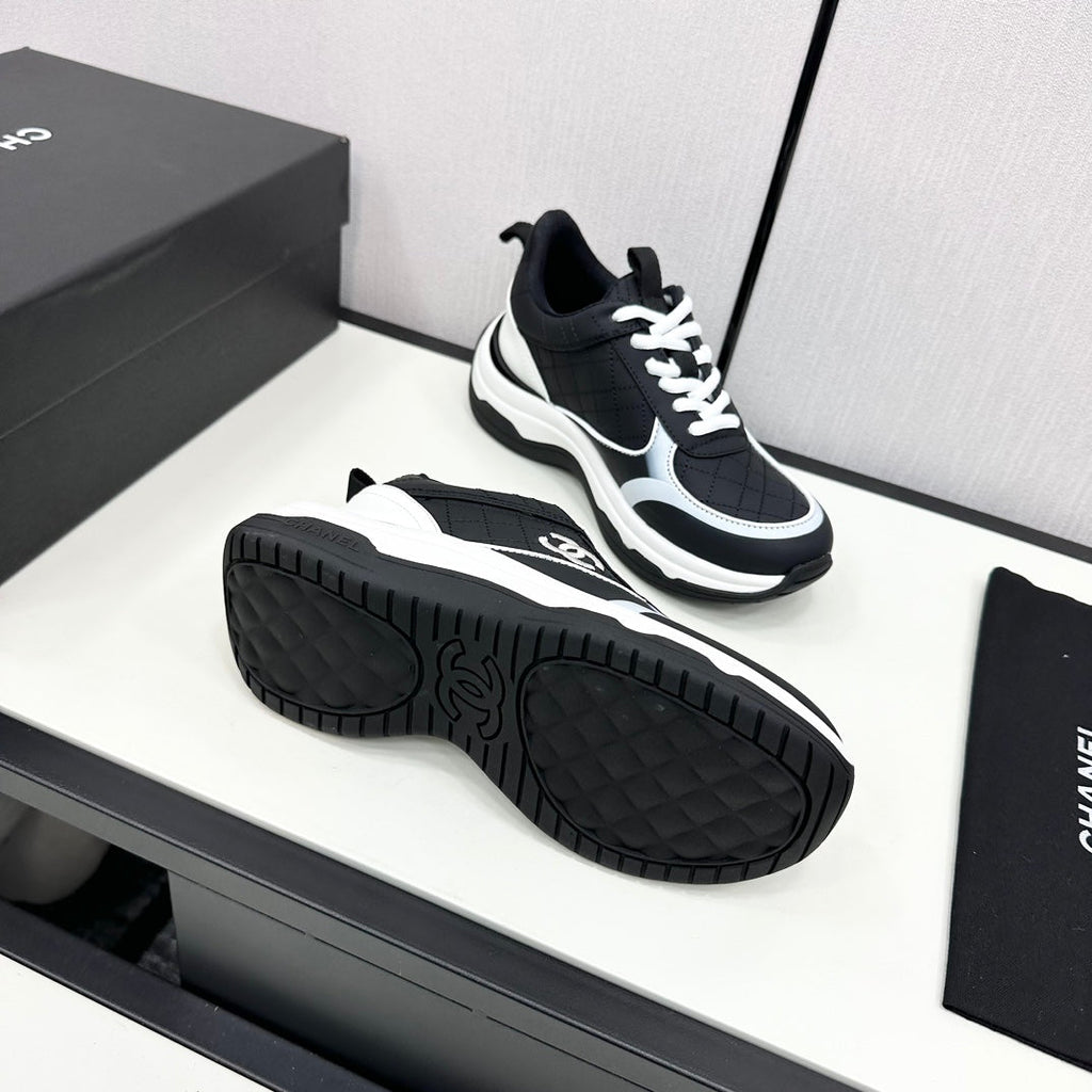 CHANEL SNEAKER IN BLACK MIX WHITE EMBROIDERED LAMBSKIN
