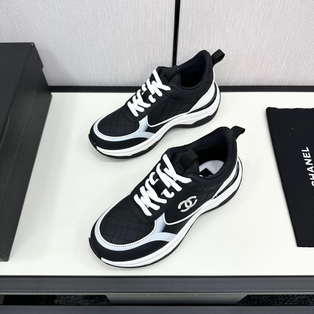 CHANEL SNEAKER IN BLACK MIX WHITE EMBROIDERED LAMBSKIN