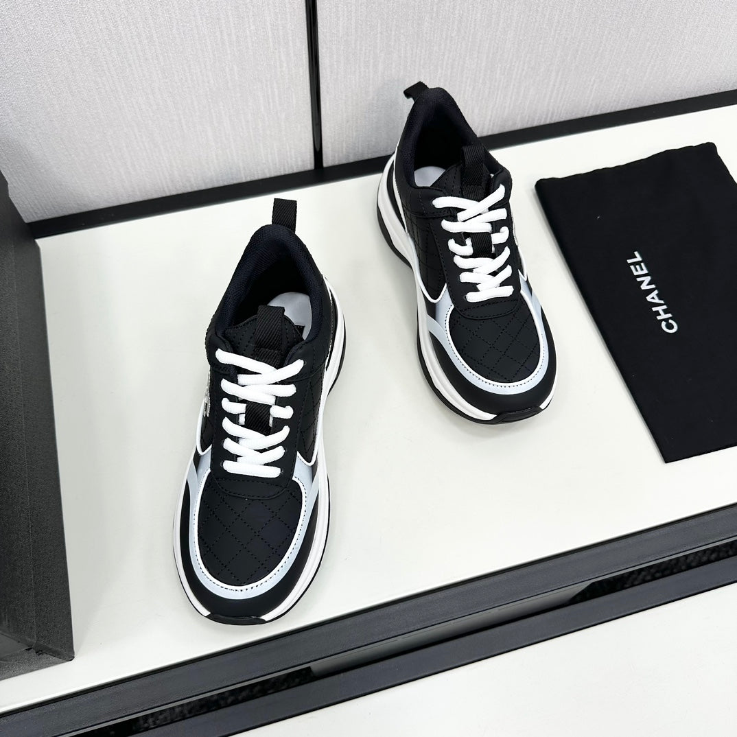 CHANEL SNEAKER IN BLACK MIX WHITE EMBROIDERED LAMBSKIN