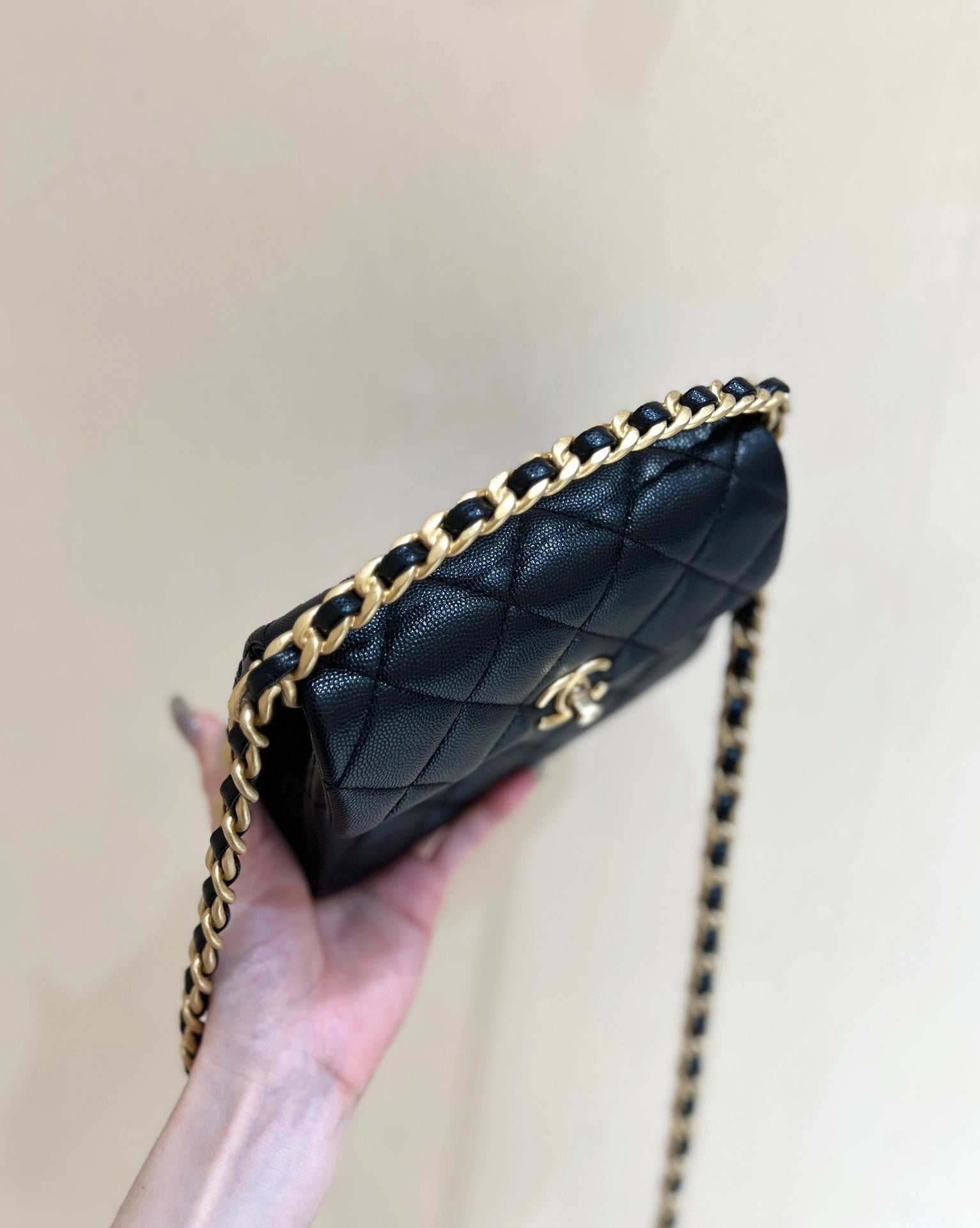 CHANEL 25S  TOTE CROSSBODY BAG 19 IN BLACK CALFSKIN WITH METAL HANDLE