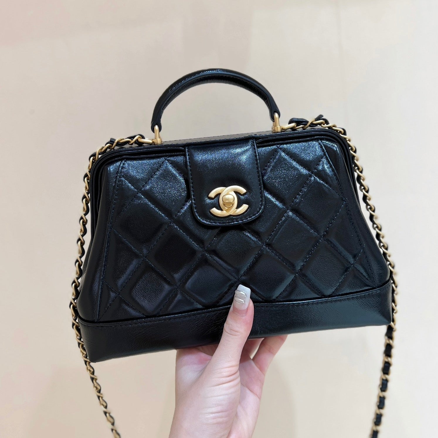 CHANEL MEDIUM TOP HANDLE BAG 23 IN BLACK OIL-WAX LAMBSKIN GOLD HARDWARE