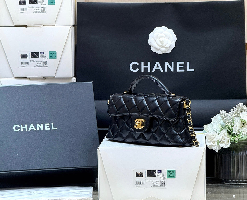 CHANEL QUILTED FLAP BAG WITH HANDLE 20 IN BLACK LAMBSKIN GOLD PLATED METAL