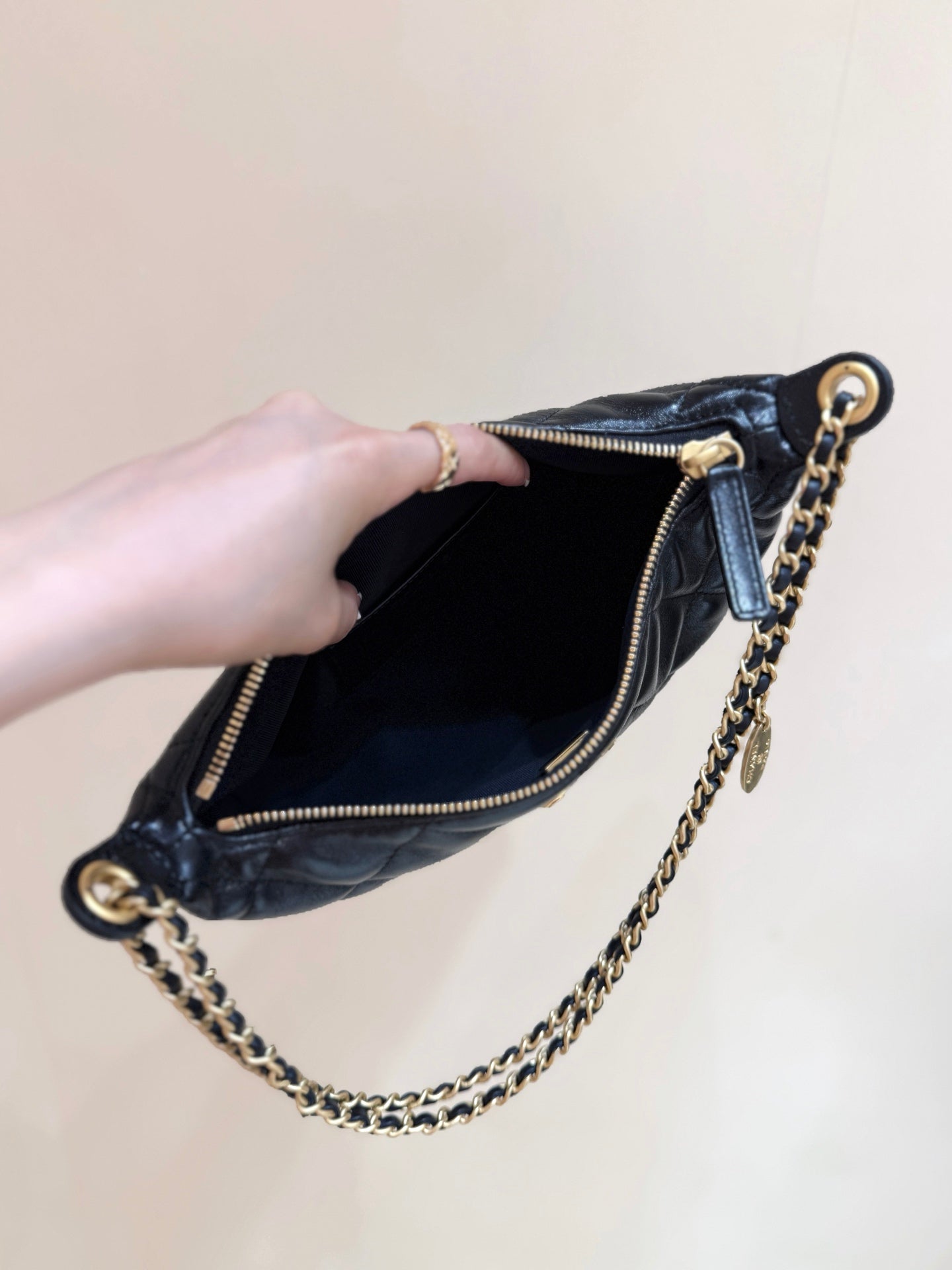 CHANEL QUILTED HOBO SHOULDER BAG 26 IN BLACK GLOSSY LAMBSKIN