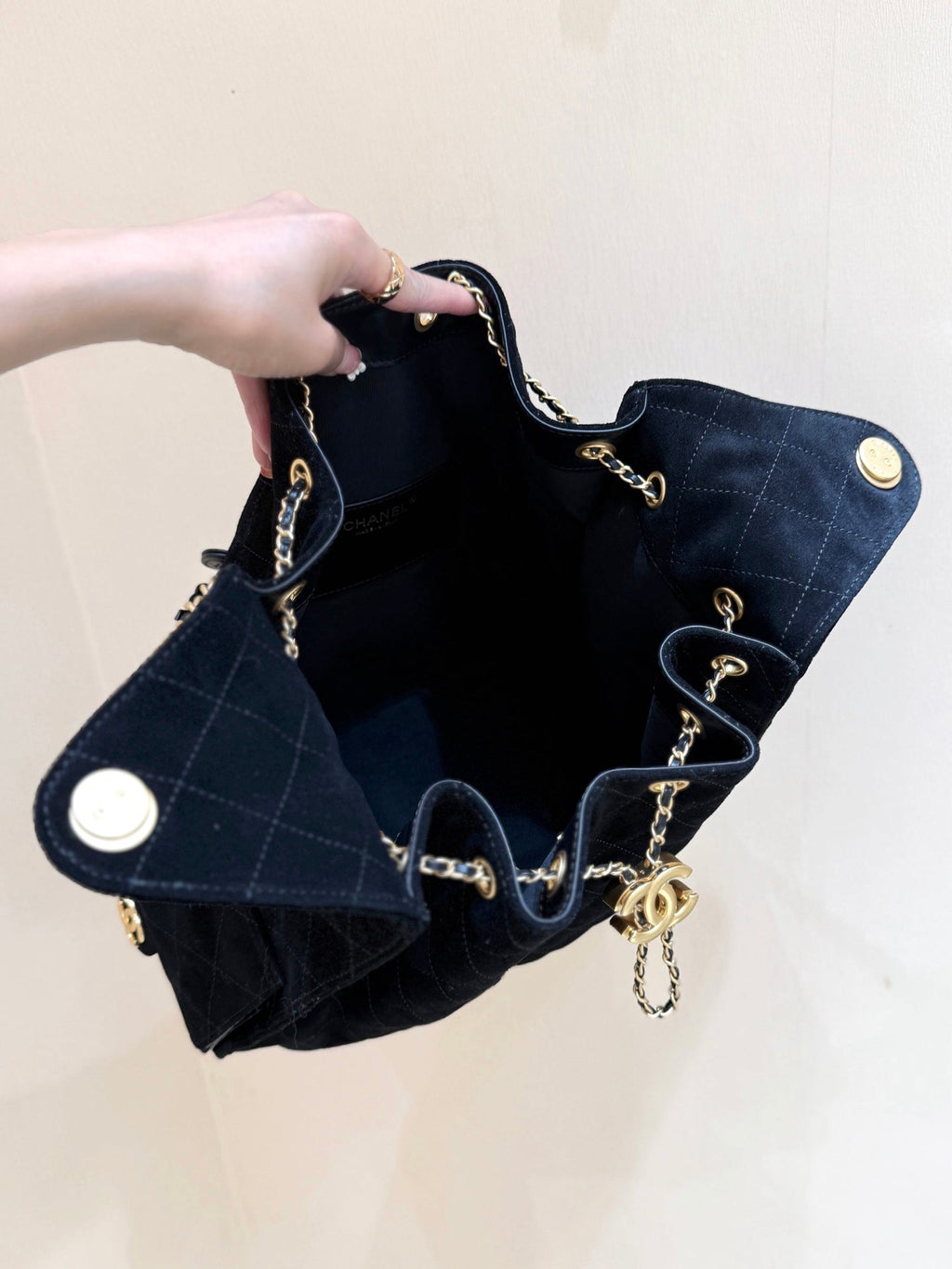 CHANEL 25 HANDBAG 40 IN BLACK SUEDE GOLD HARDWARE