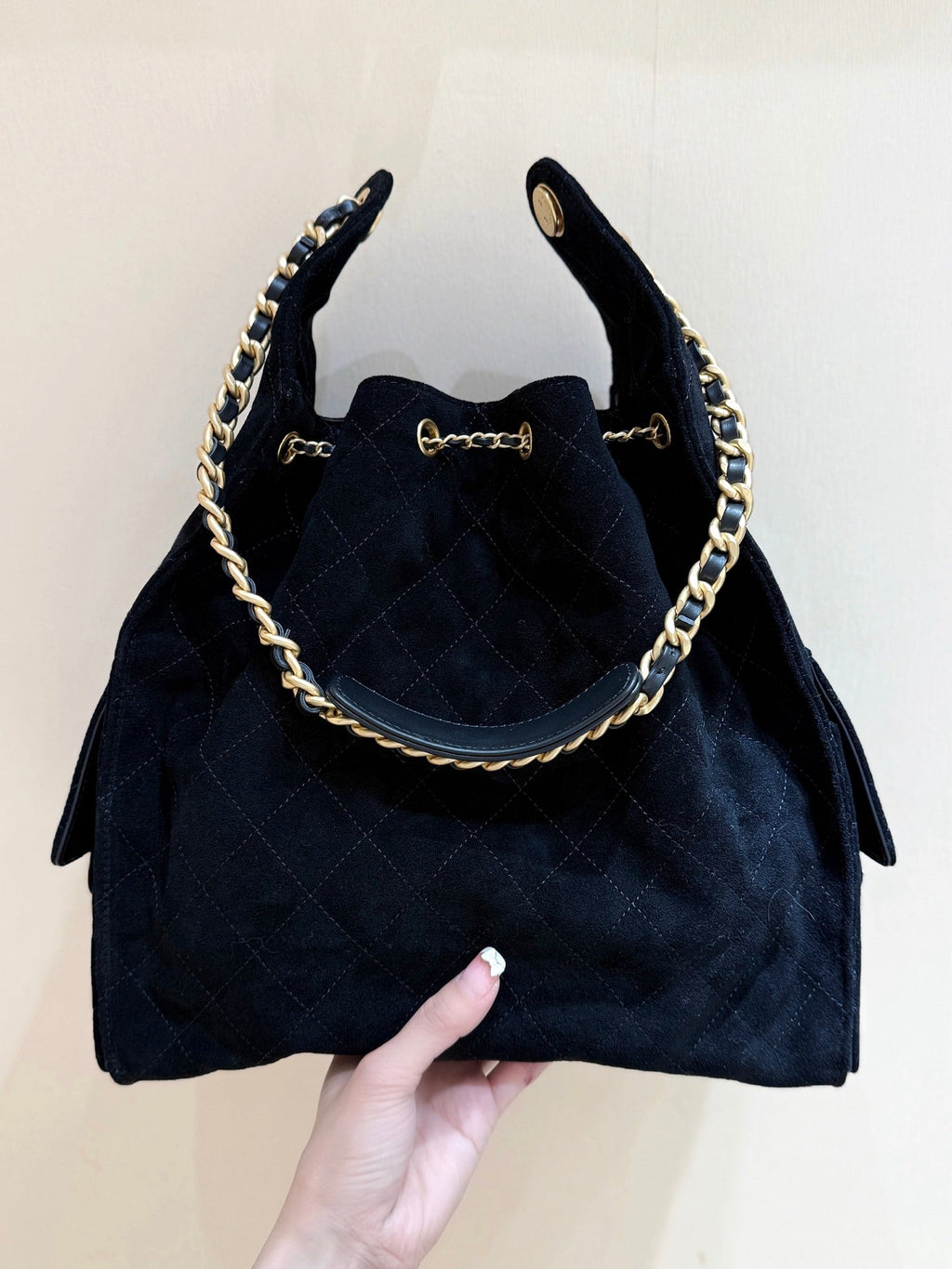 CHANEL 25 HANDBAG 40 IN BLACK SUEDE GOLD HARDWARE