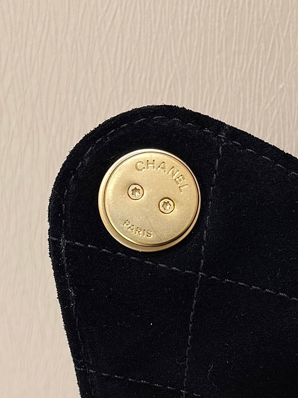 CHANEL 25 HANDBAG 40 IN BLACK SUEDE GOLD HARDWARE