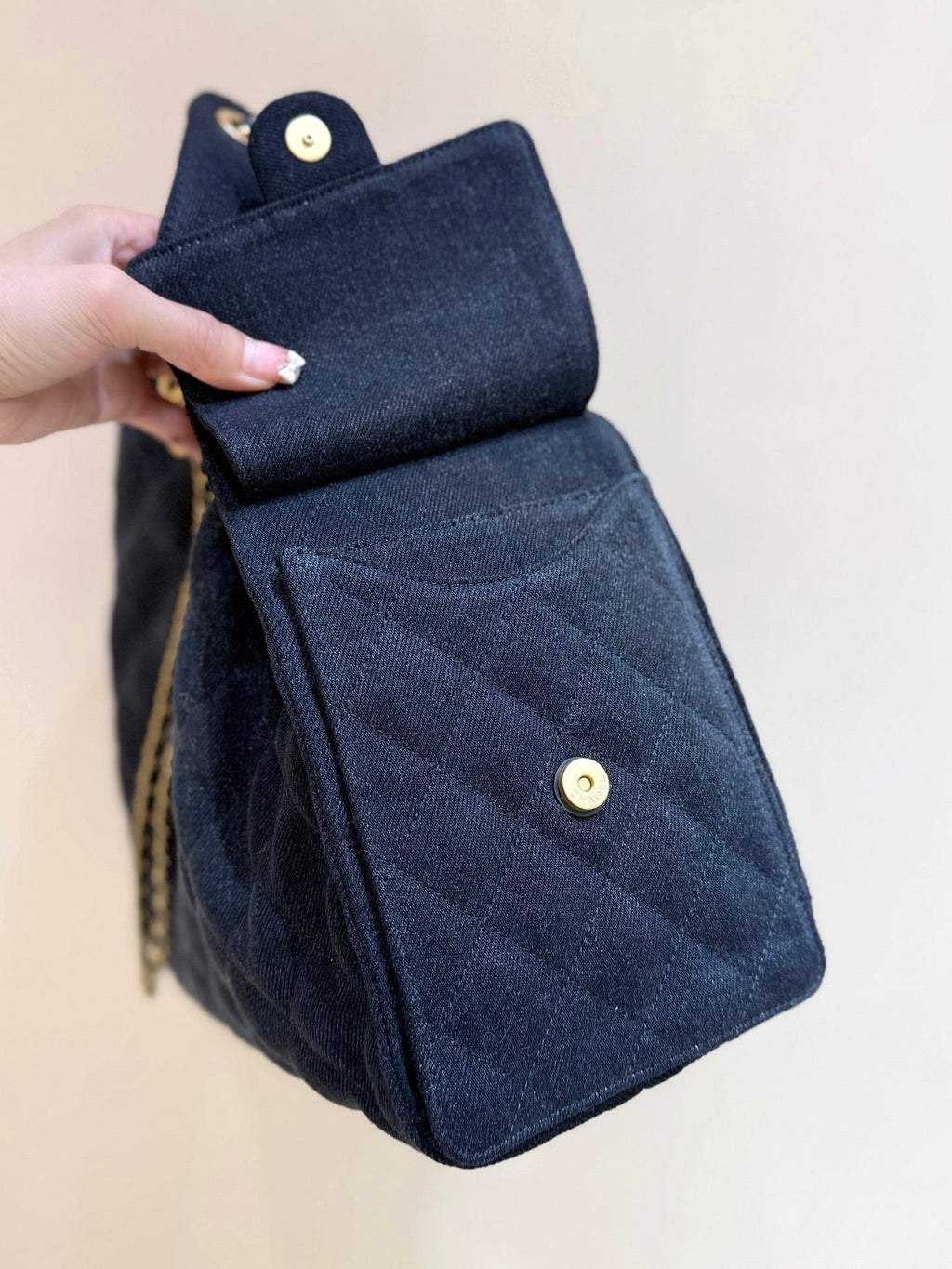 CHANEL 25 HANDBAG 40 IN BLACK DENIM GOLD HARDWARE