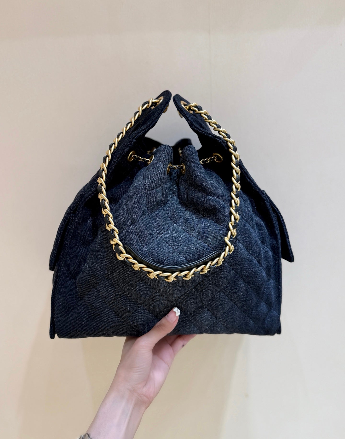 CHANEL 25 HANDBAG 40 IN DARK BLUE DENIM GOLD HARDWARE