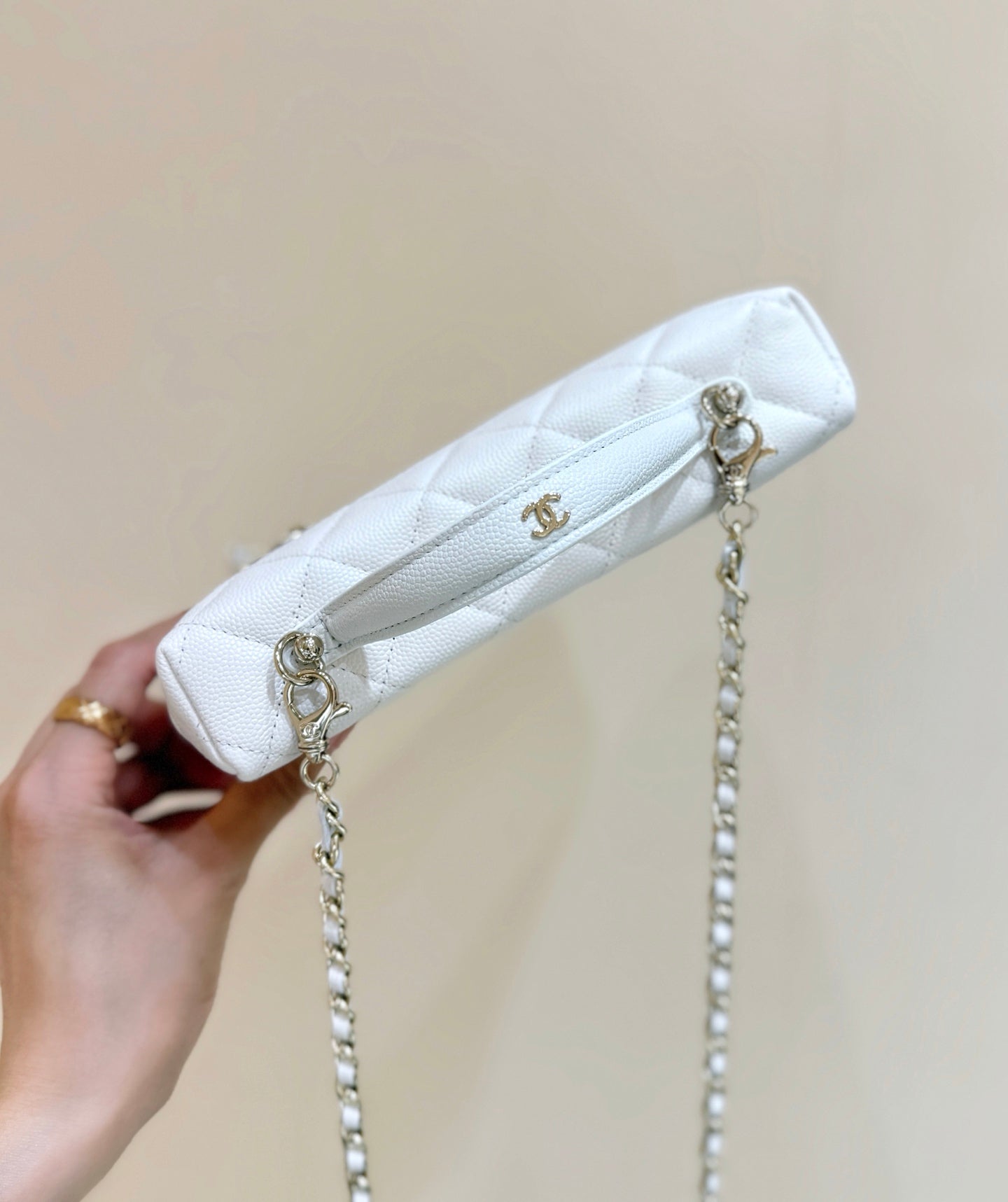 CHANEL STRASS VANITY QUILTED CASE 19 IN WHITE CALFSKIN WITH GOLD METALLIC