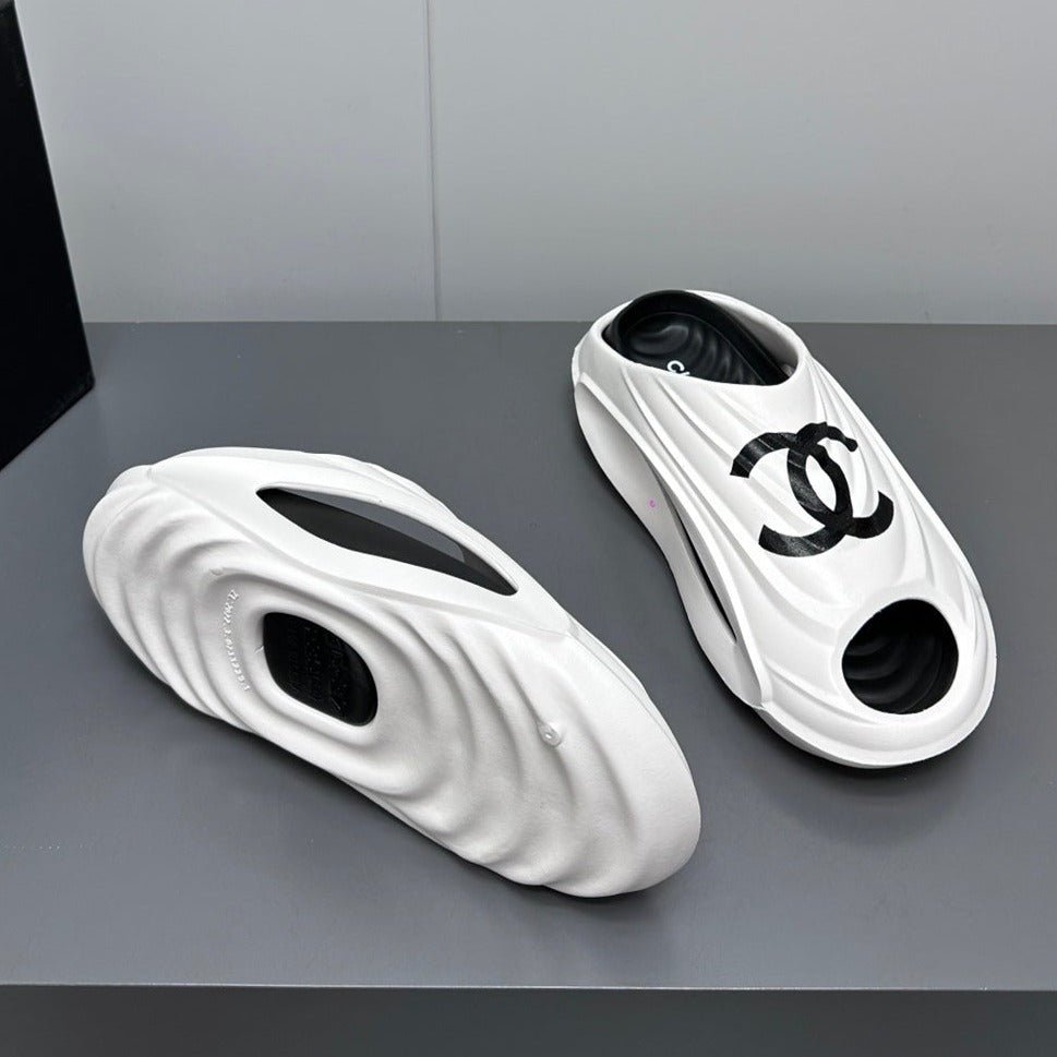 CHANEL New Double C Foam Lightweight Slippers Boat White Black