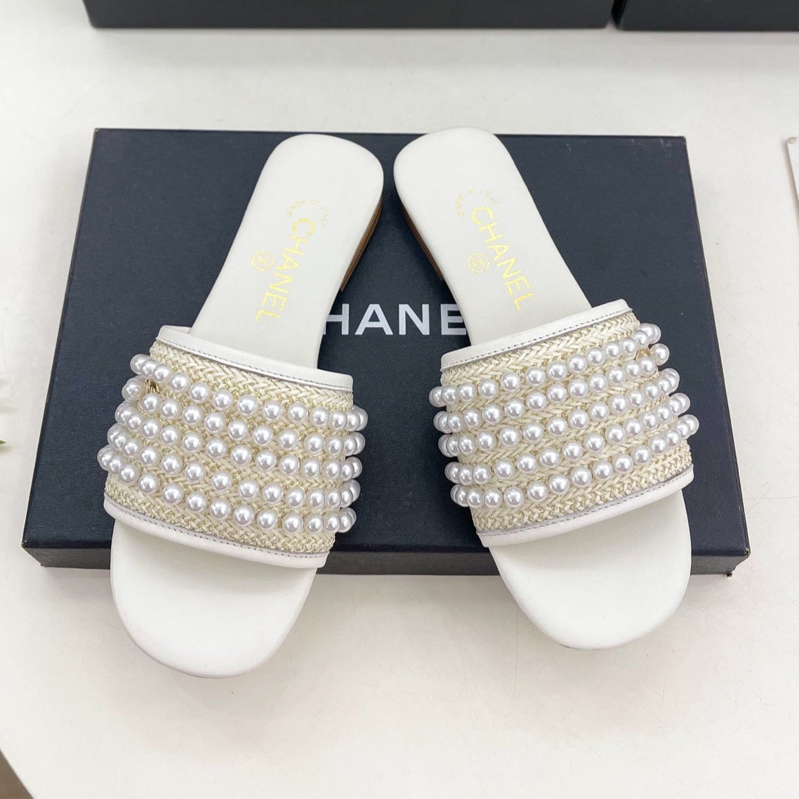 CHANEL FLAT SLIDE IN WHITE CALFSKIN WITH PEARLS