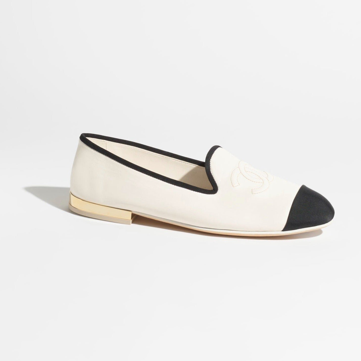 CHANEL MOASINS WHITE BLACK LAMBSKIN
